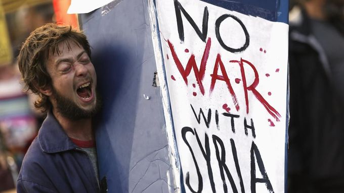 Demonstrace proti útoku na Sýrii, San Francisko, Kalifornie.