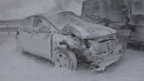 Nehoda 40 aut blokovala slovenskou dálnici. Vánice ztěžovala práci záchranářů