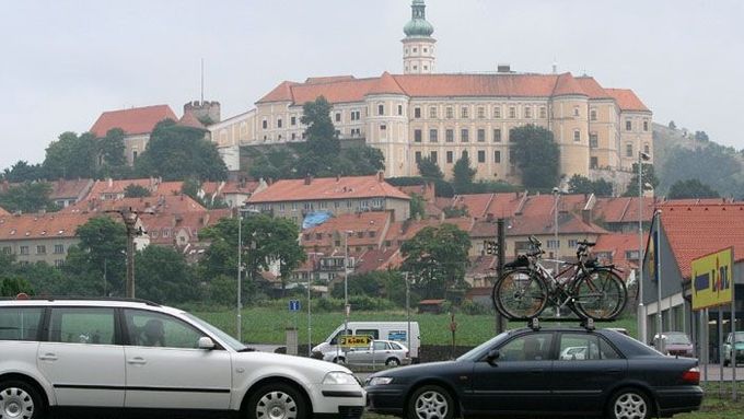 Mikulov takes a more liberal stand to drinking wine in public