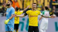 fotbal, německá liga 2019/2020, Dortmund - Augsburg. Tomáš Koubek inkasoval, Marco Reus slaví
