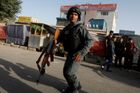 Atentátník zaútočil v Afghánistánu na demonstranty, zemřelo nejméně 32 lidí