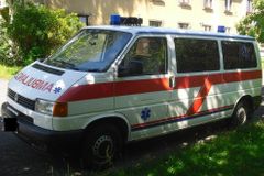 Dvě děti na jihu Čech zemřely na otravu oxidem uhelnatým. Přiotrávili se i dva dospělí a policista