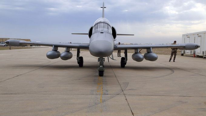 Iráčané představili první dvě bojová letadla, která nakoupili v Česku. Podzvukový letoun L-159 se chystají nasadit do bojů proti Islámskému státu.
