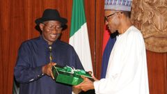 Nigérie - Goodluck Jonathan (L)  a Muhammadu Buhari