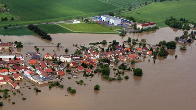 Povodně zasáhly celkem 970 obcí a měst.
