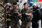 Francouzští vojáci zatkli muže, který v Paříži zaútočil nožem na ozbrojenou hlídku
