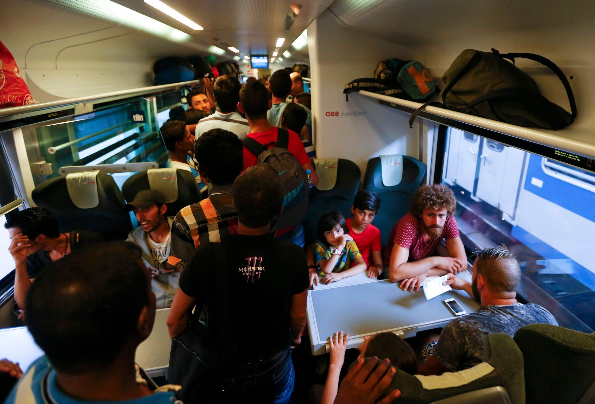 Uprchlíci ve vlaku z Budapešti.