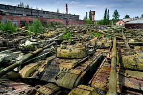 FOTO Hřbitov ukrajinských tanků