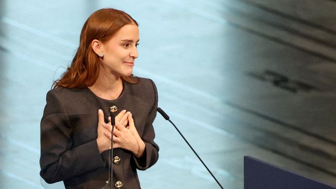 Ana Corina Sosaová, dcera venezuelské opoziční lídryně Maríe Coriny Machadové, pronesla v Oslu projev při převzetí Nobelovy ceny za mír jménem své matky.