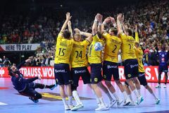 Francouze zachránila zázračná střela v poslední sekundě, Švédové titul na ME neobhájí
