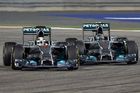 Hamilton a Rosberg si zopakují duel v bahrajnské poušti
