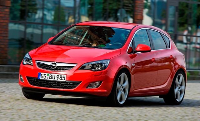 Opel astra zepředu