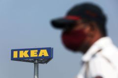 IKEA chystá zdražování, kvůli potížím ve výrobě a dopravě jí totiž klesá zisk