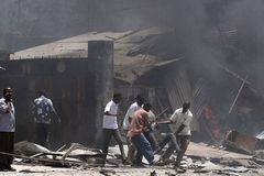 V Somálsku islamisté ukamenovali muže za cizoložství, přihlížely stovky lidí