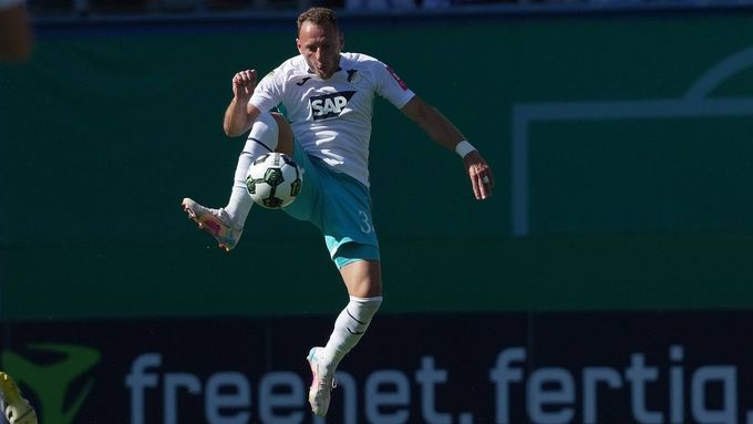 Vladimír Coufal v dresu Hoffenheimu při pohárovém střetnutí s Rostockem