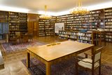 Už ve 20. letech minulého století Rothmayer dohlížel na úpravy Masarykovy pracovny, pro niž Plečnik navrhl i nábytek...