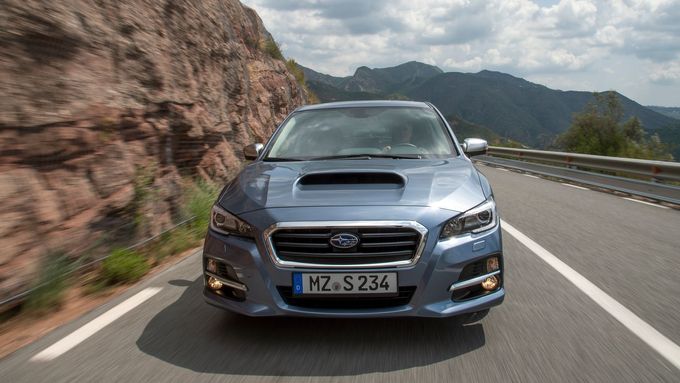 Jízda na náročných silnicích může být v případě Subaru Levorg příjemnou záležitostí.