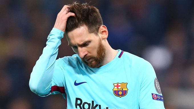 Zklamaná hvězda Barcelony Lionel Messi po vyřazení z Ligy mistrů od AS Řím