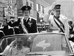Augusto Pinochet a někdejší paraguayský diktátor Alfredo Stroessner.