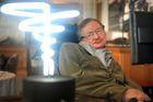 Na uložení Hawkingova popela jsou zváni i cestovatelé v čase, kteří se ještě nenarodili