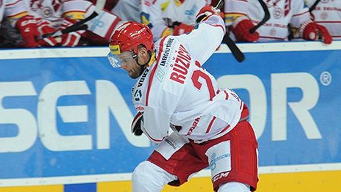 Páté utkání semifinále hokejové extraligy rozhodl dvěm góly kanonýr hostí Martin Růžička.