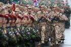 Sobotka se obává, že NATO zkritizuje českou armádu