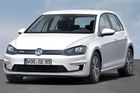 Volkswagen začíná prodávat další golf. Jezdí na elektřinu