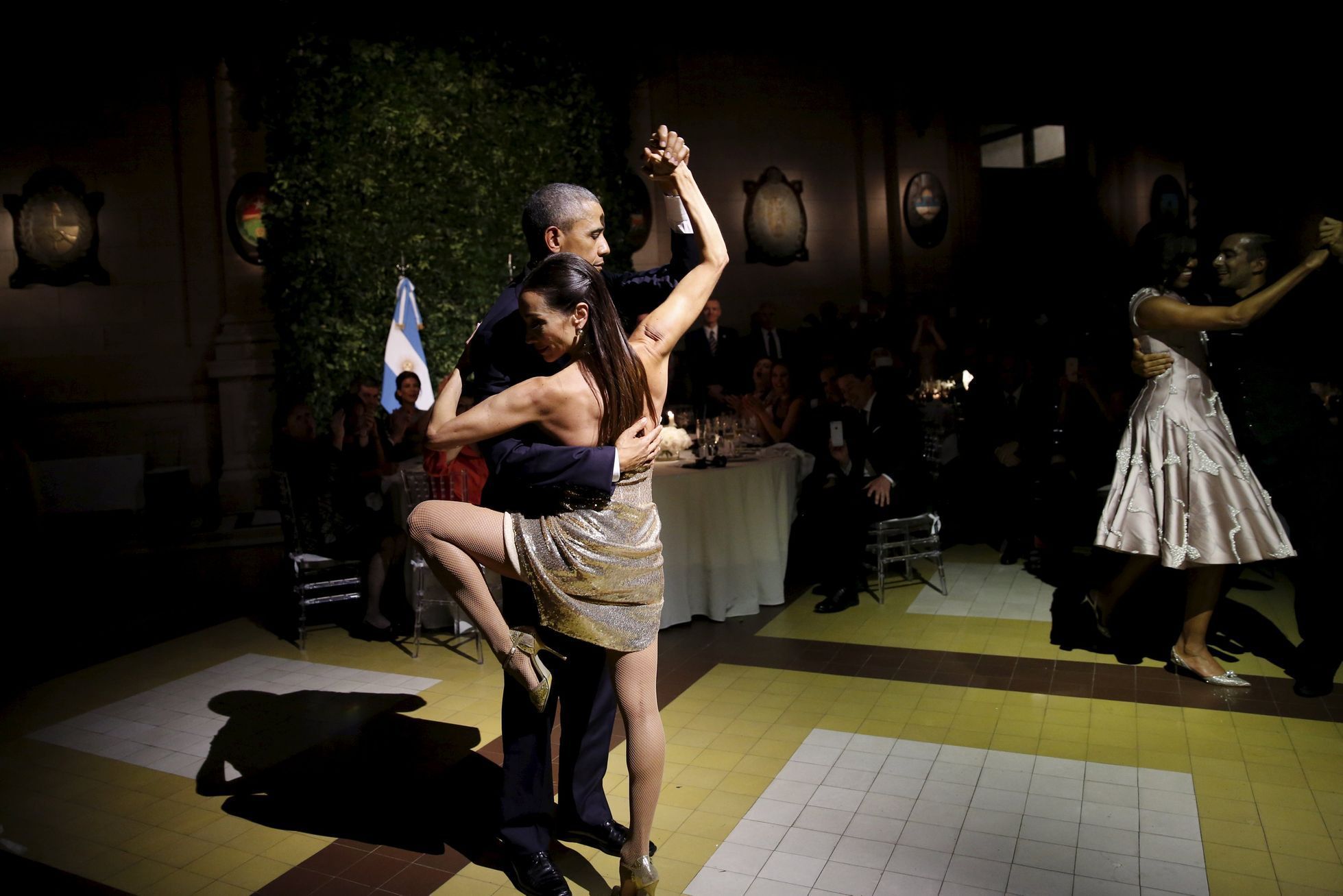 Barack Obama tančí v Argentině tango