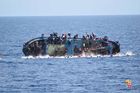 Španělská pobřežní stráž zachránila na moři 141 migrantů. Mířili z Maroka do Evropy