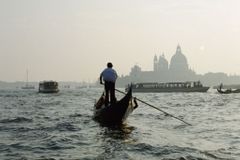 Na plavbě benátskými kanály se ocitnete zcela mimo čas
