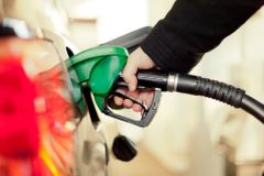 Nejlevnější pumpy už se vrátily pod cenu 40 korun za litr benzinu. Zlevňování vydrží