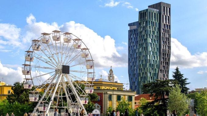 Albánské hlavní město Tirana.