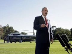 "V odpovědi na severokorejskou provokaci posílíme naši vojenskou spolupráci se spojenci, zvláště pokud jde o balistické střely proti případné severokorejské agresi," řekl po přijetí rezoluce prezident USA George Bush.