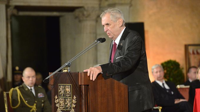 Prezident Miloš Zeman při předávání státních vyznamenání.