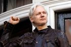 Assange žaluje Ekvádor kvůli životním podmínkám na ambasádě