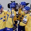 Radost švédských hokejistů v utkání s Itálií