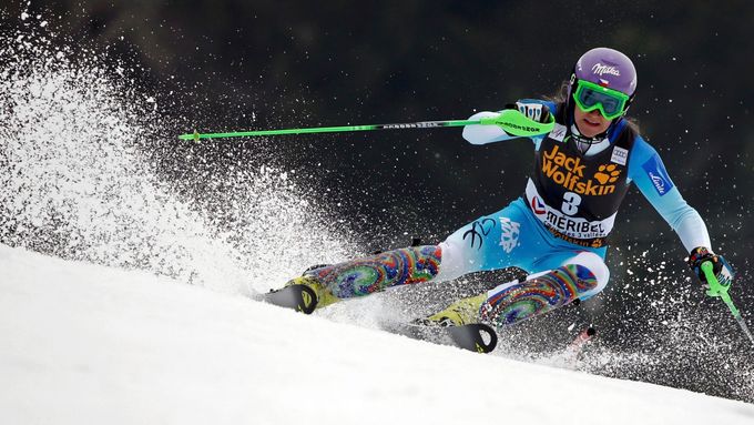 Šárka Strachová při slalomu v Méribelu.