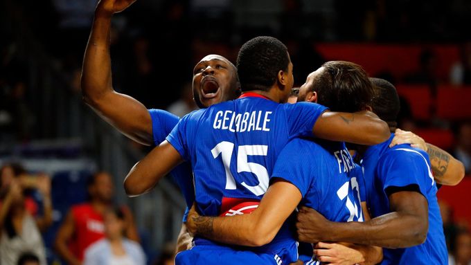 Francouzští basketbalisté slaví zisk bronzu z MS
