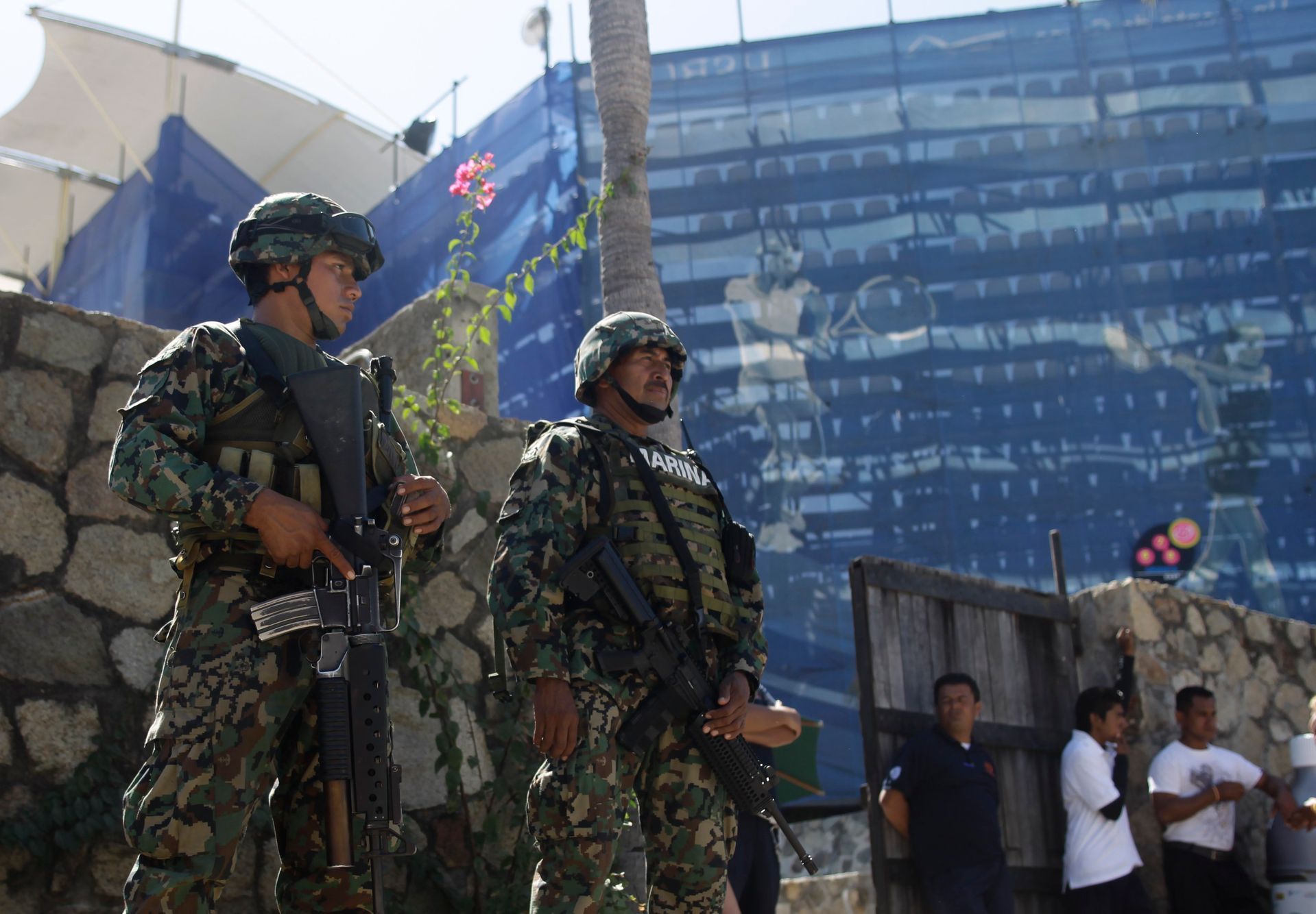 Policie a vojáci hlídají tenisový turnaj v mexickém Acapulku