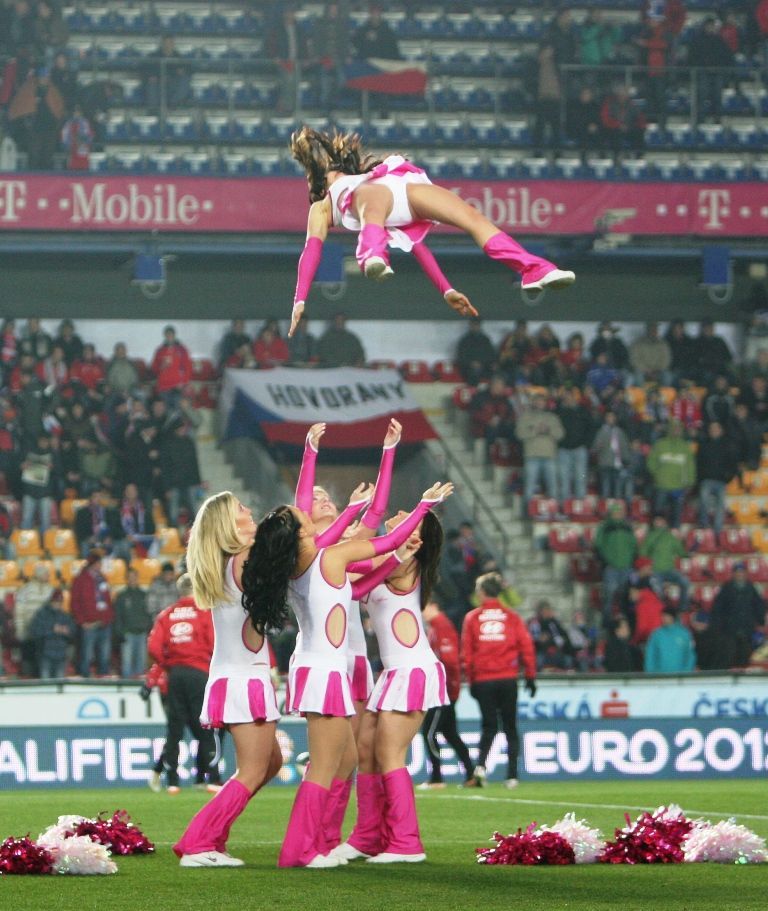 Česko - Černá Hora: cheerleaders