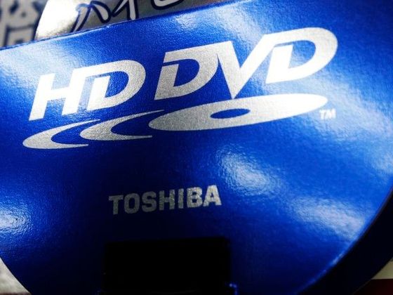 Válka o disky Toshiba ohlásila končí s technologií HD DVD