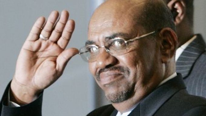 Súdánští politici už oznámili, že budou rozhodnutí respektovat. Na snímku súdánský prezident Umar Hasan Ahmad Bašír