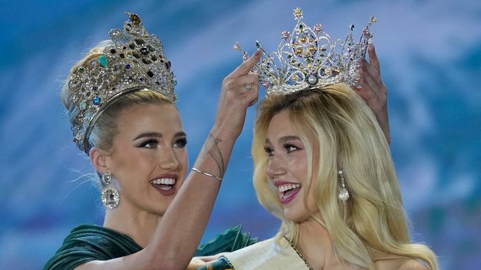 Natálie Puškinová se stala teprve druhou Českou, která prestižní titul Miss Earth 2025 získala.