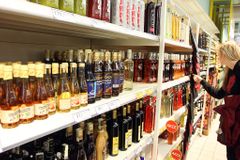 ČOI: Alkohol neznámého původu je stále na trhu