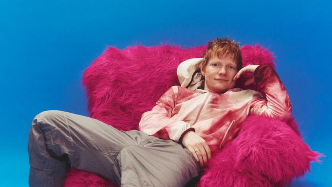 Ed Sheeran vydal své už osmé studiové album Play.