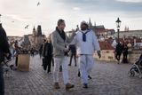 Organizace vlastněná Prahou Prague City Tourism rozjíždí reklamní zahraniční kampaň, kterou chce do města nalákat bohatší turisty, aby zde utratili více peněz.