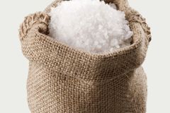 WHO mění názor, pět gramů soli denně je moc