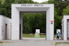 Česko chce pojmenovat tisíce obětí v masových hrobech. Aby Toufar nebyl výjimka