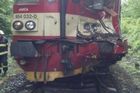 V Měšicích u Prahy se srazil kamion s vlakem, záchranáři ošetřili pět zraněných