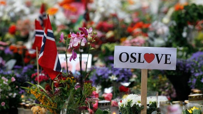 Norsko uctívá své oběti.